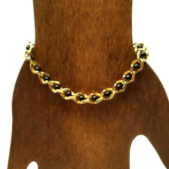 AVON Bracelet CAPTURED TREASURES Gold-tone Curb Link Faux Black Onyx Beaded Acce - Picture 10 of 12